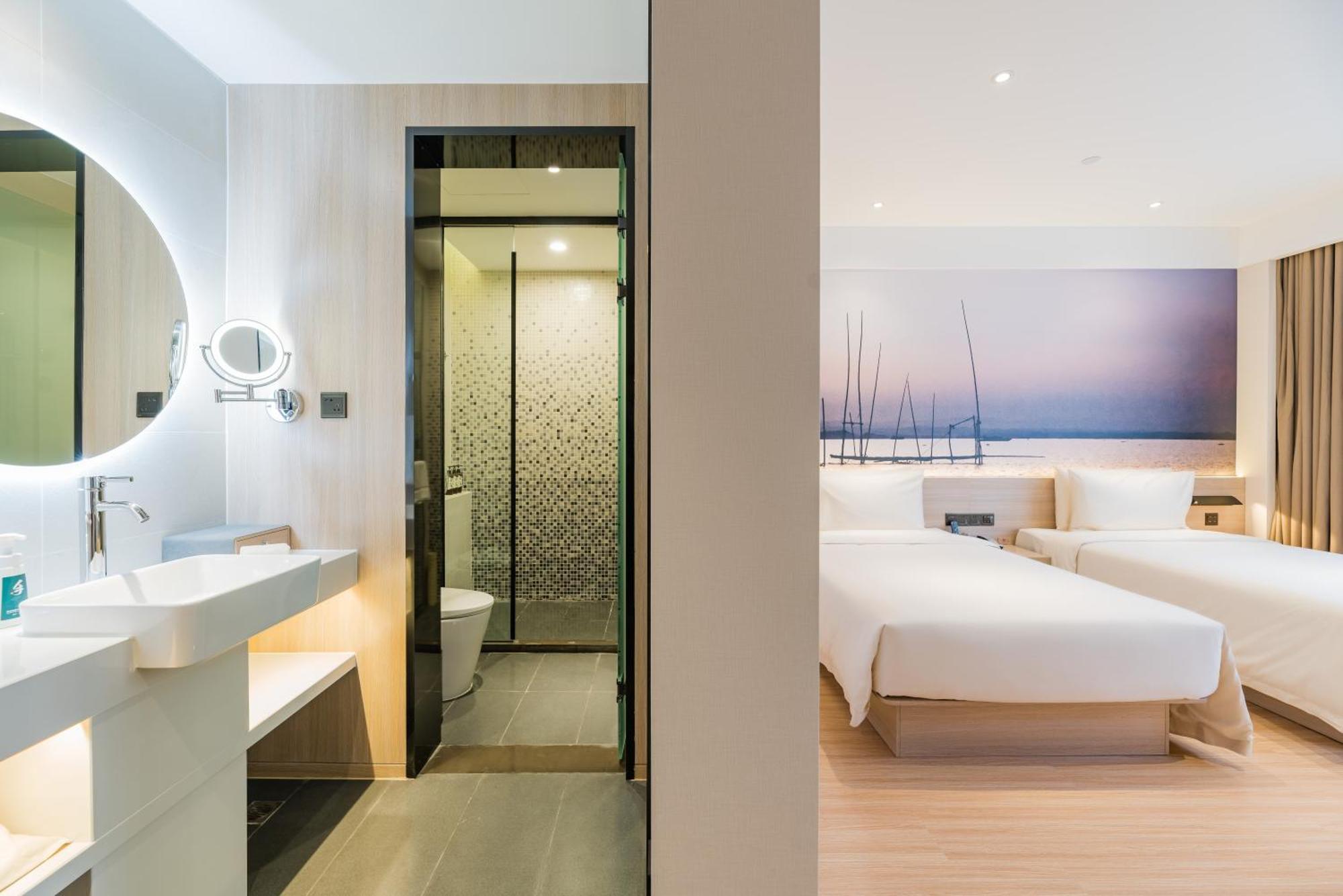 Atour Hongqiao International Exhibition Beixinjing Hotel 4*